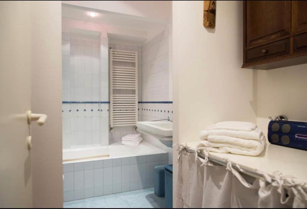 Apartamento Joivy Classic Flat Near Basilica Di Sant'Ambrogio Milán Exterior foto